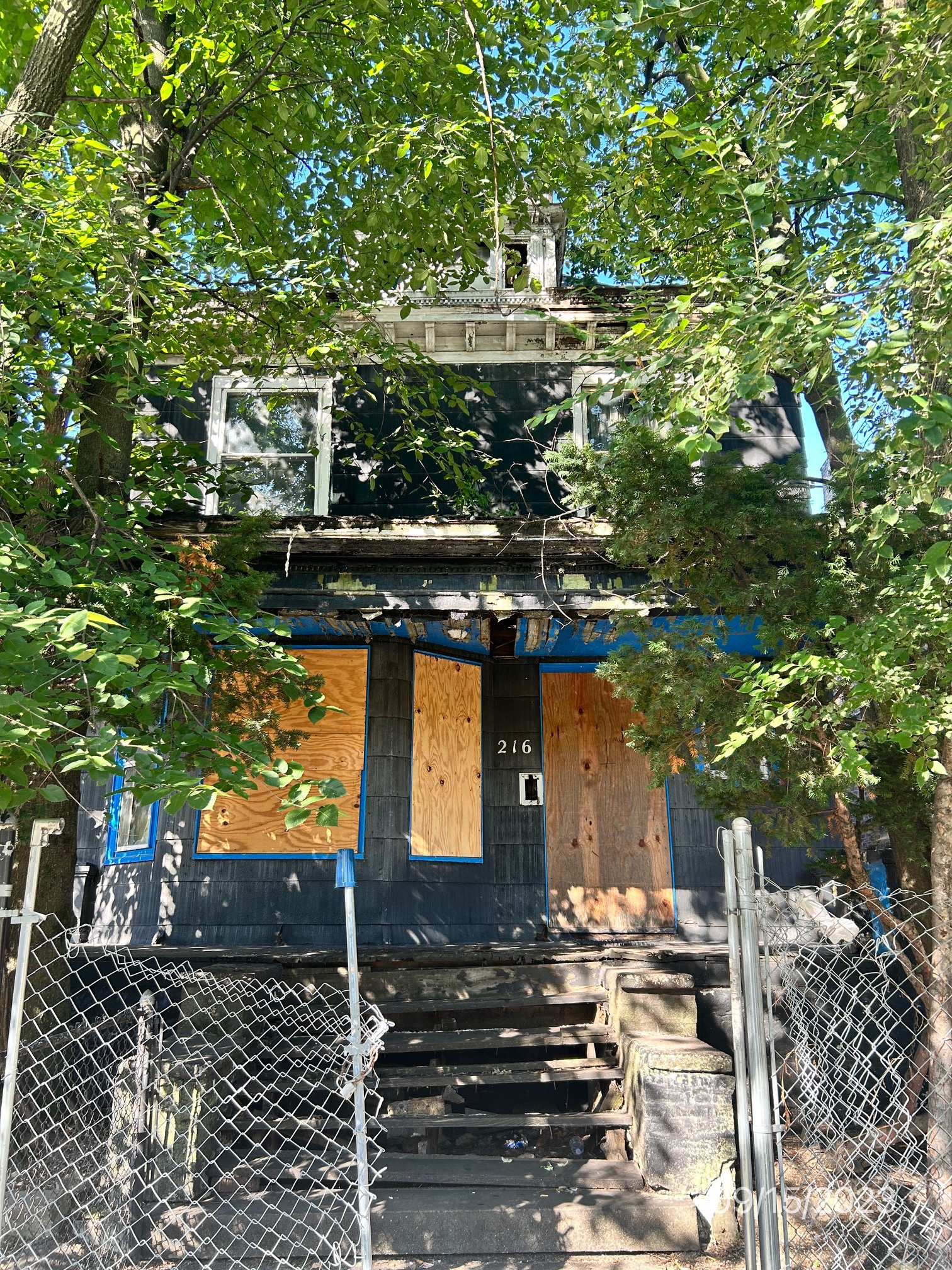 216 N LEAMINGTON AVE