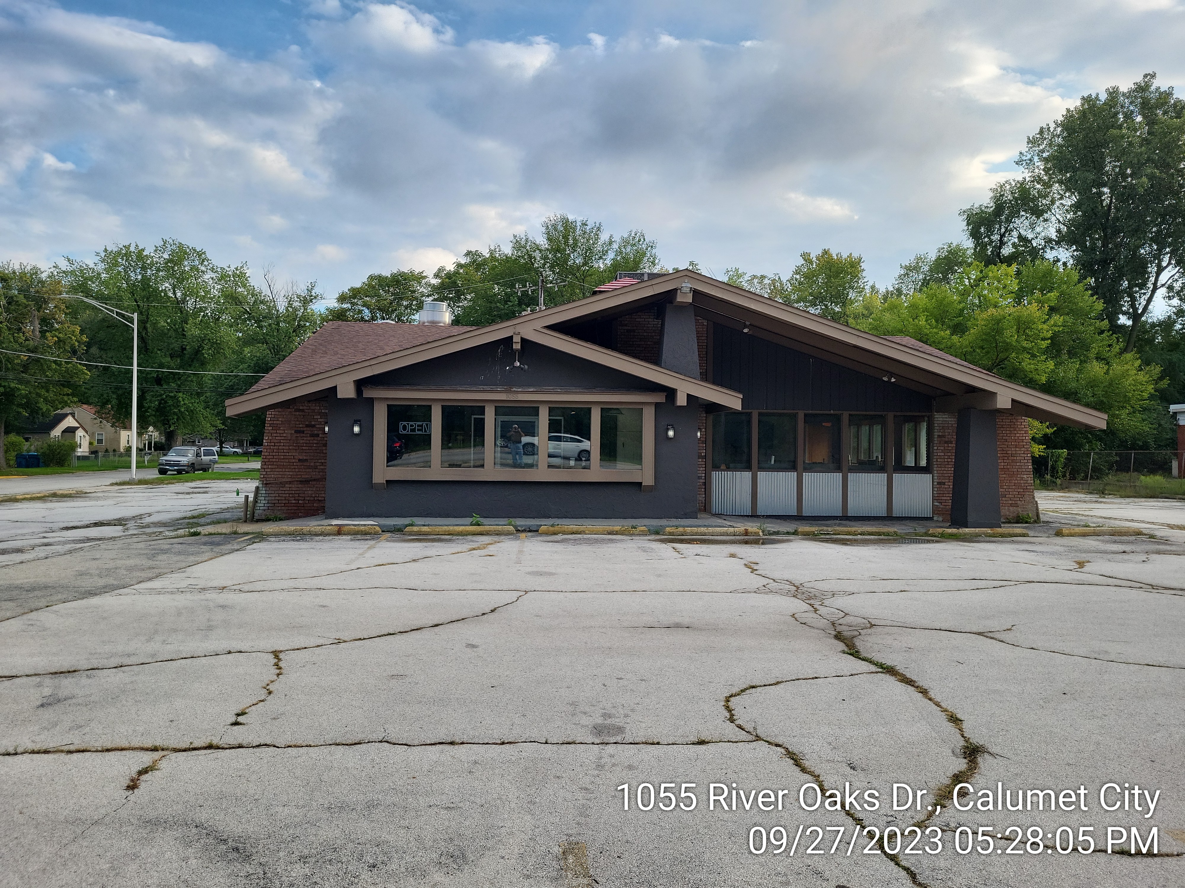 1055 River Oaks Dr photo