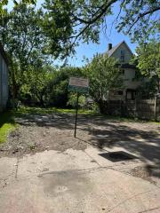 8410 S Saginaw Ave