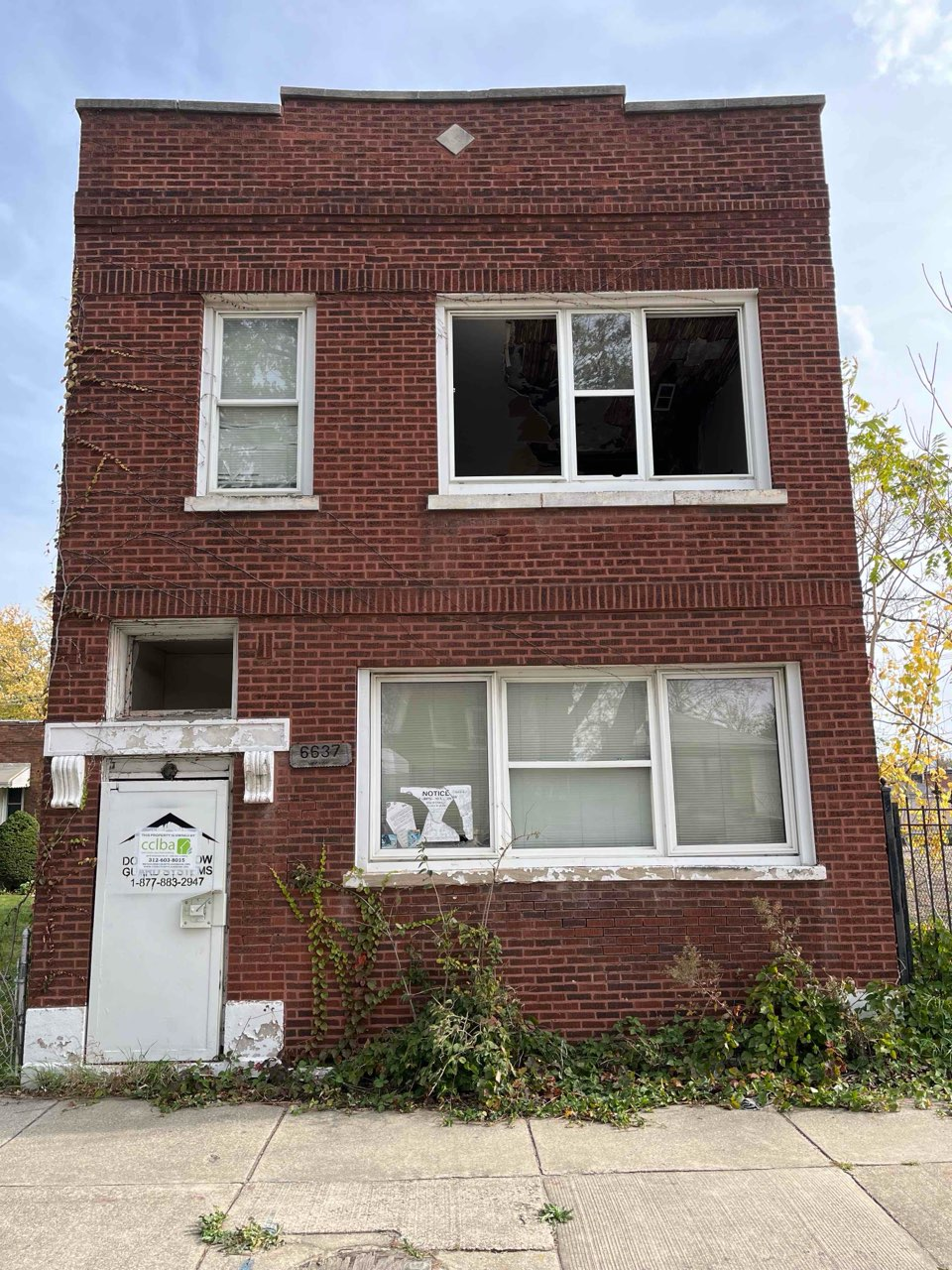 6637 S VERNON AVE