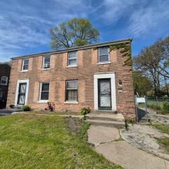 9748 S HOXIE AVE