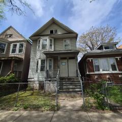 5748 S MARSHFIELD AVE