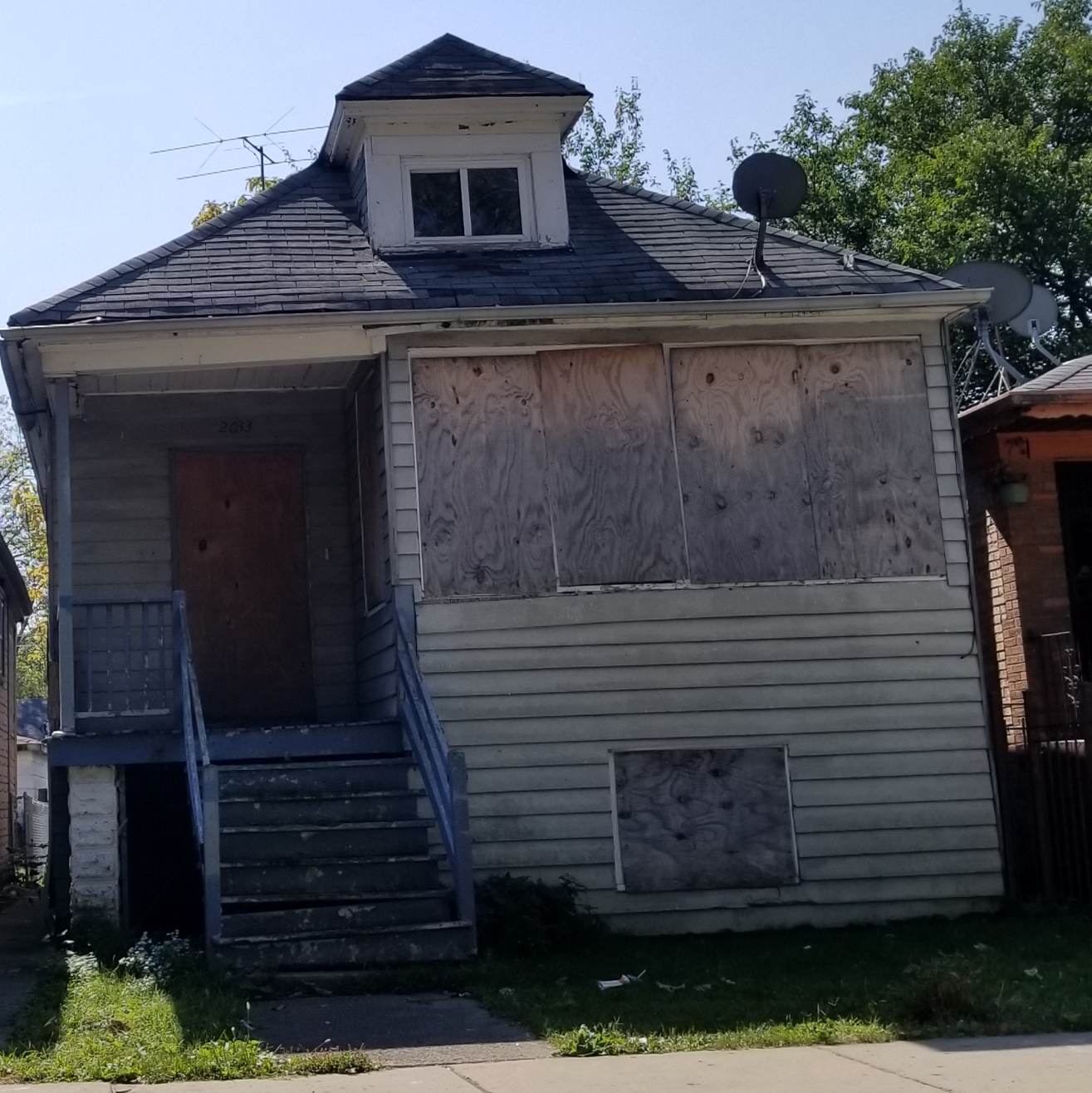 2033 W 68TH PL